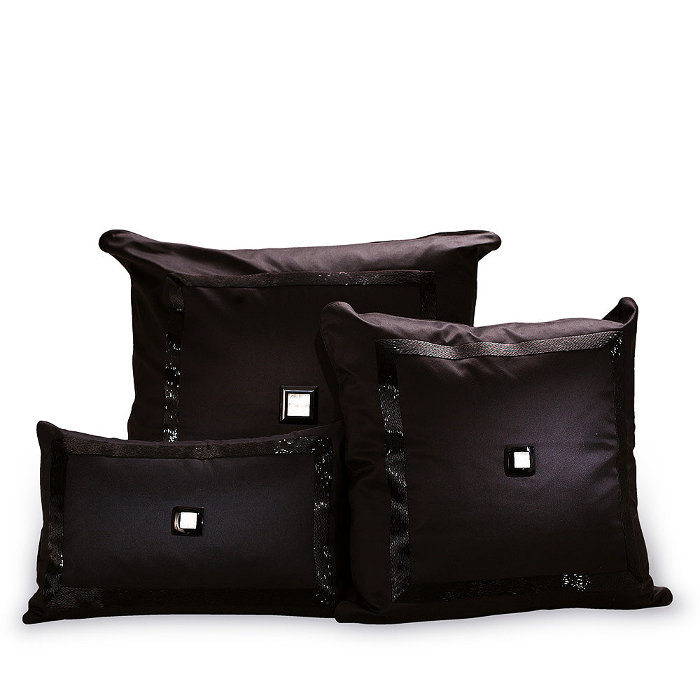 Coussin Perlé Masque de Femme