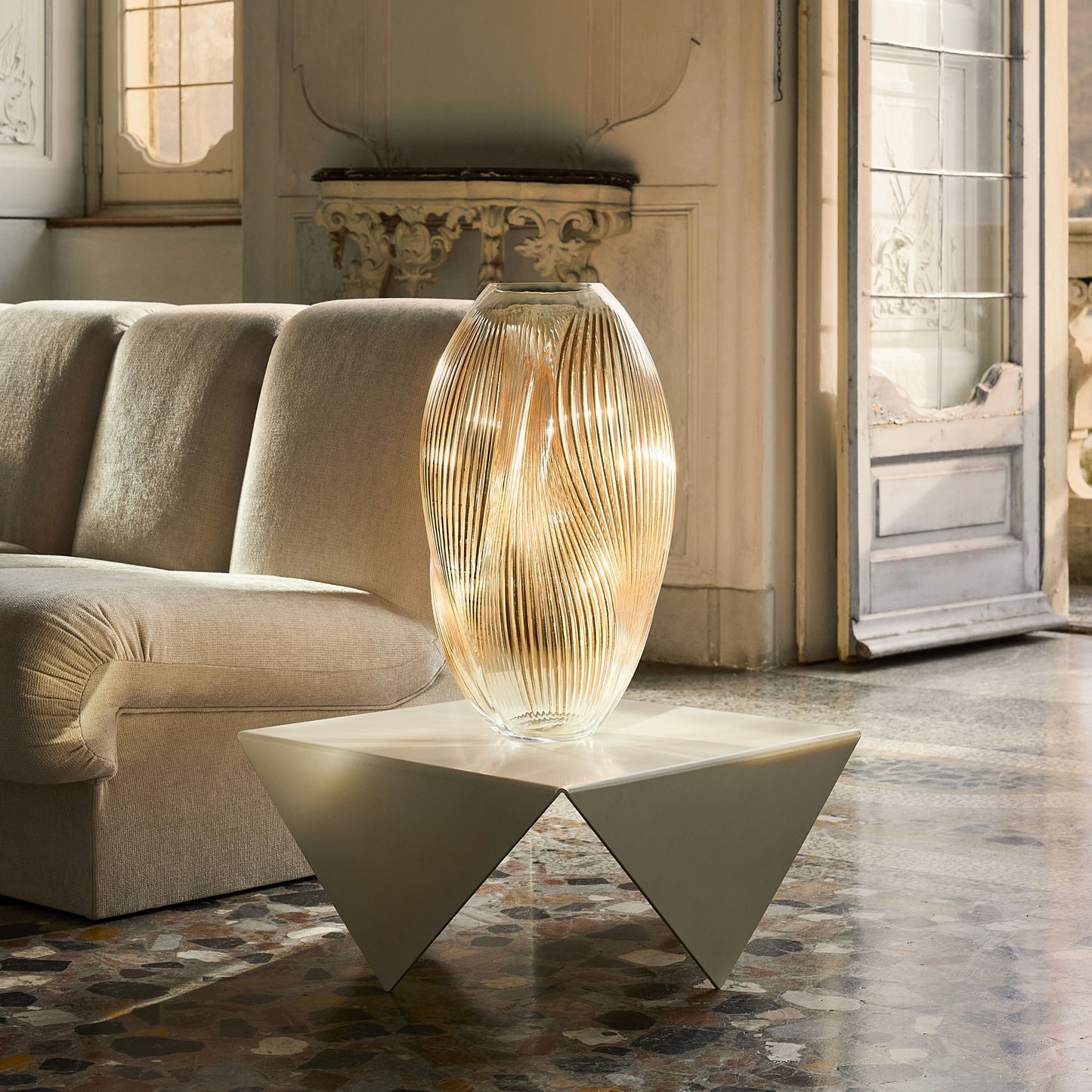 Alizé XXL Vase with pink gold leaves