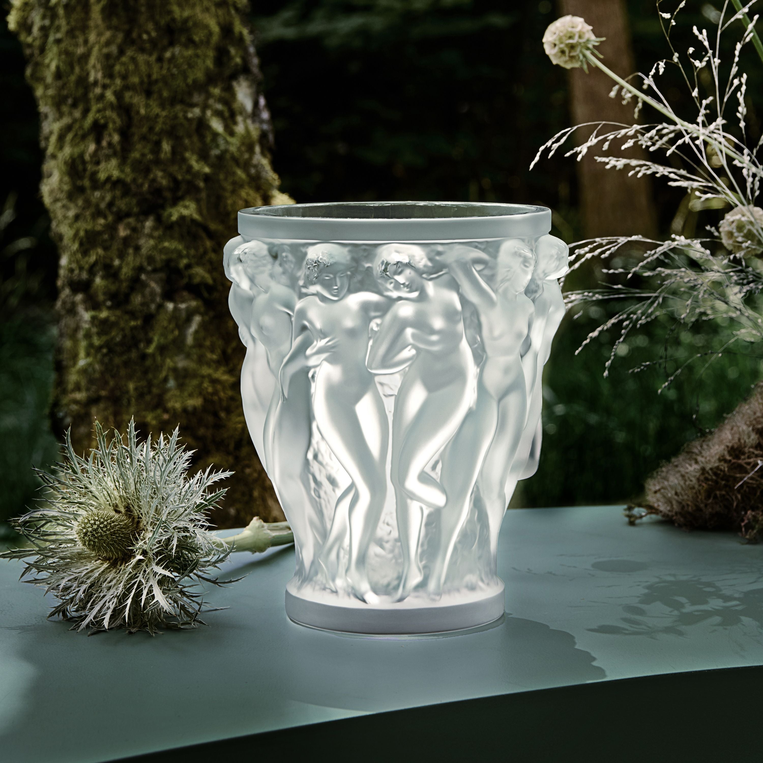 光を纏う巫女たち Lalique Bacchantes バコントゥ オパルセント Iconic Bacchantes Vase – Lalique Limited