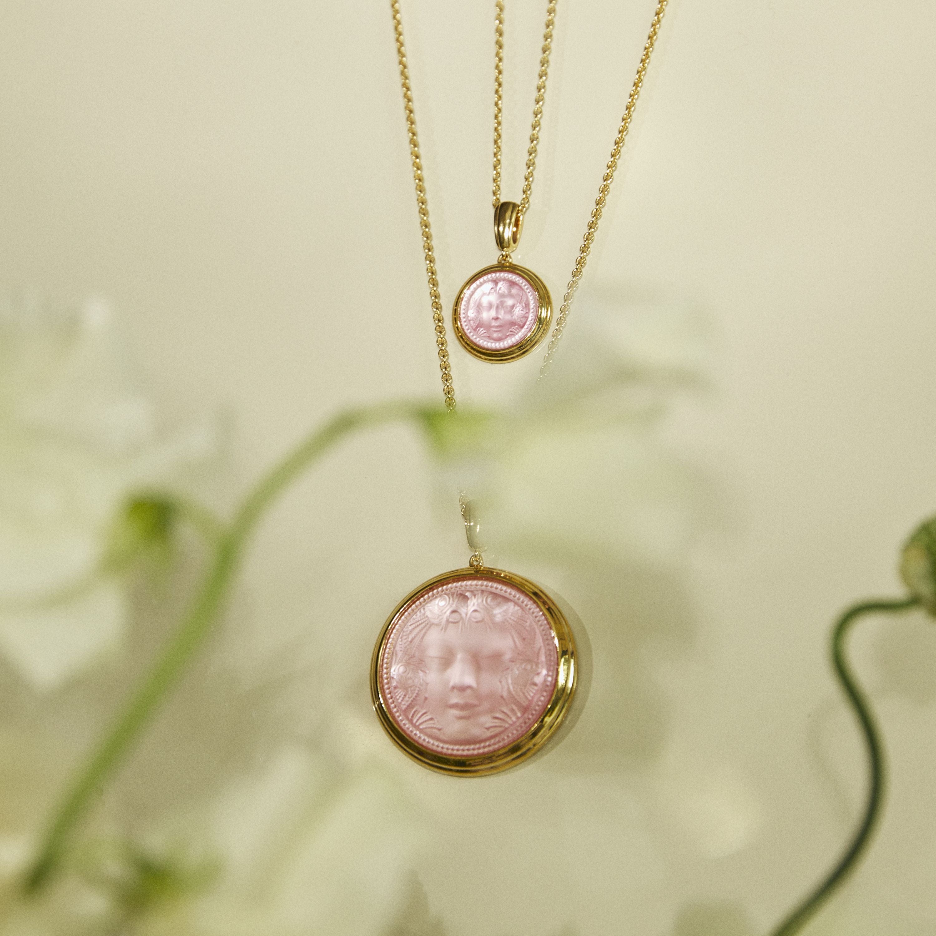lalique-crystal-jewellery-arethuse-round-pendants.jpg