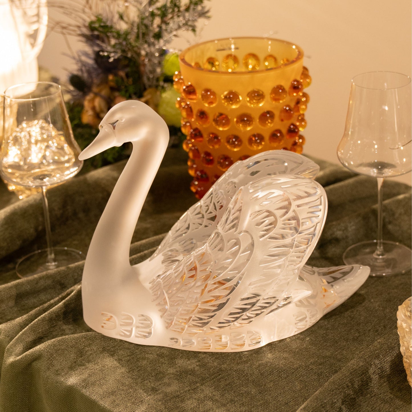 Swan head up sculpture